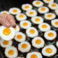 This fella couldn’t make a fried egg so he got his WhatsApp group to help