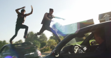 Video: Ballsy Parkour pros perform stunts on moving cars…