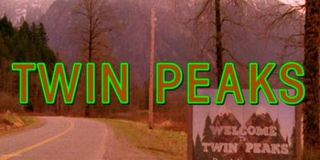 Twin Peaks reboot is back on