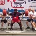 US Powerlifting monster squats a record 425kg