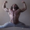 American bodybuilder performs the most extreme splits we’ve ever seen (Video)
