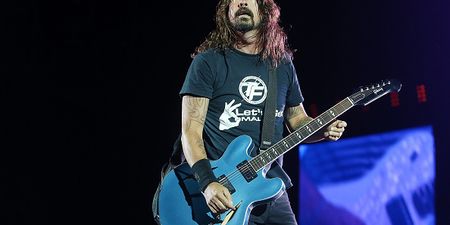Dave Grohl gets fan on stage to play drums for Foo Fighters on his 18th birthday (Video)
