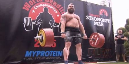 Eddie Hall lifts a new 1,020lb deadlift world record…and it looked easy (Video)