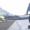 British snowboarder gets towed by a plane at world record speed of 125 kmh (Video)
