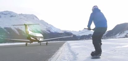 British snowboarder gets towed by a plane at world record speed of 125 kmh (Video)