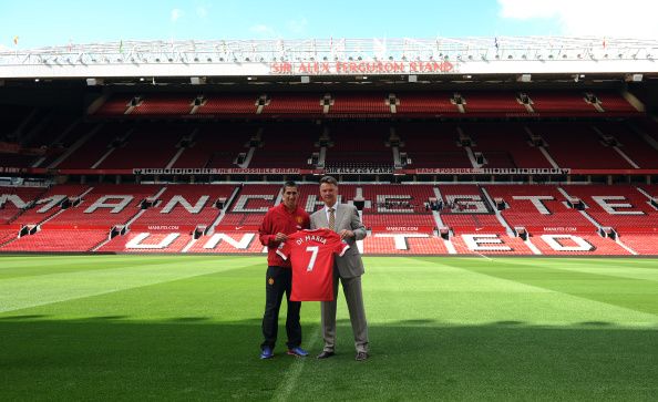 MANCHESTER, ENGLAND - AUGUST 28: Manchester United manager Louis Van Gaal poses for a photograph next to new signing Angel Di Maria at Old Trafford on August 28, 2014 in Manchester, England. (Photo by Chris Brunskill/Getty Images)