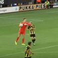 Keeper sent off for elbowing opponent, incredibly claims no intent (video)