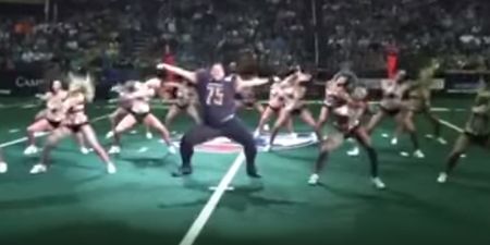 Arizona Rattlers cheerleaders upstaged by ridiculously slick ‘dancing lineman’ (Video)