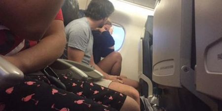 Woman live tweets a guy breaking up with his girlfriend on a US plane…