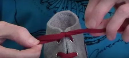 You’ve been tying your shoelaces wrong your whole life (Video)