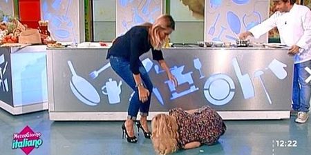 Italian actress attempts the splits live on TV – and it goes horribly wrong (Video)
