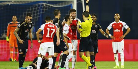 Olivier Giroud challenge earns him a red card (Video)