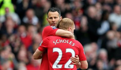 Ryan Giggs distracts Paul Scholes with pinpoint pass during his BT Sport commentary (Video)