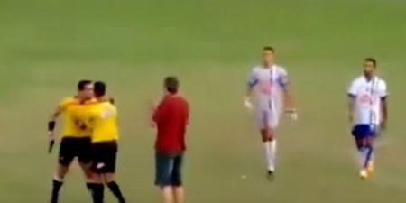 Crazy scenes as a Brazilian referee pulls out a gun during a match (Video)