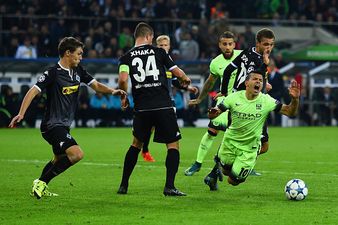 Last gasp penalty from Aguero helps Man City to dramatic victory (Video)