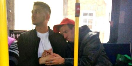 Student on bus shows kindness to man with learning difficulties (Video)