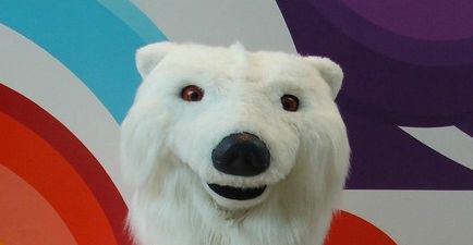 This Coca-Cola Polar Bear is having a great time as he poses for photographs (Video)