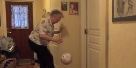 This 90-year-old Norwegian woman is better at keepy-uppies than you (Video)