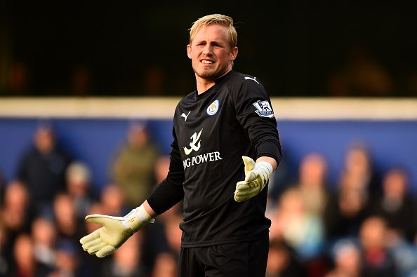 LONDON, ENGLAND - NOVEMBER 29: Kasper Schmeichel of Leicester City reacts during the Barclays Premier League match between Queens Park Rangers and Leicester City at Loftus Road on November 29, 2014 in London, England. (Photo by Christopher Lee/Getty Images)