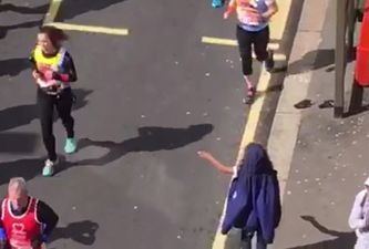 This fake high-fiving kid is the cheekiest London Marathon supporter