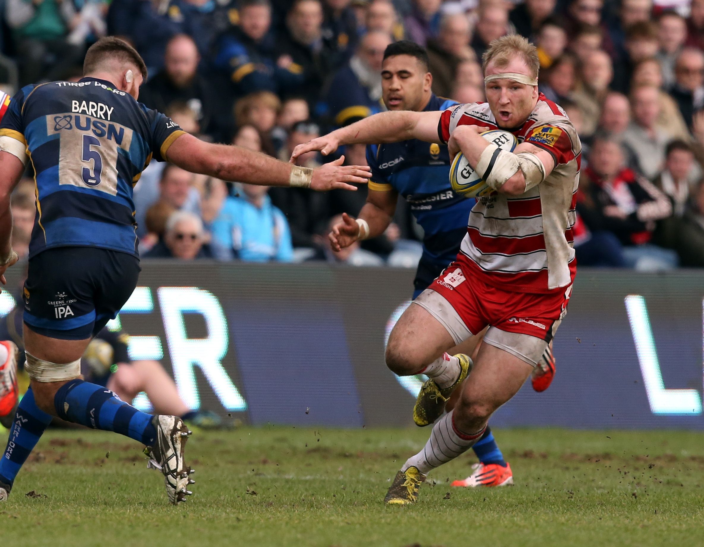 WORCESTER, ENGLAND - MARCH 12: Matt Kvesic of Gloucester Rugby breaks against Worcester Warriors during the Aviva Premiership match between Worcester Warriors and Gloucester Rugby at Sixways Stadium on March 12, 2016 in Worcester, England. (Photo by David Jones/Getty Images)
