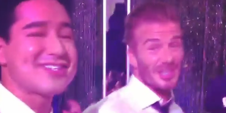 David Beckham teams up with Saved by the Bell star to sing an ’80s classic