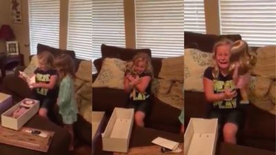 Little girl breaks down when she gets a doll with prosthetic leg just like her own