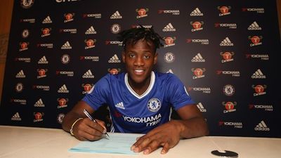 Chelsea confirm signing of Michy Batshuayi