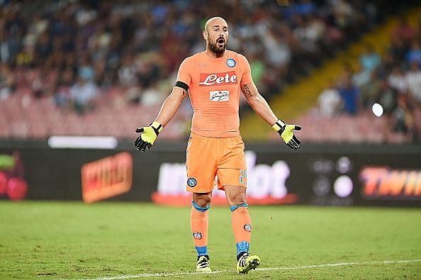 NAPLES, ITALY - AUGUST 27: Jose Manuel Reina of Napoli in action before the Serie A match between SSC Napoli and AC Milan at Stadio San Paolo on August 27, 2016 in Naples, Italy. (Photo by Francesco Pecoraro/Getty Images)