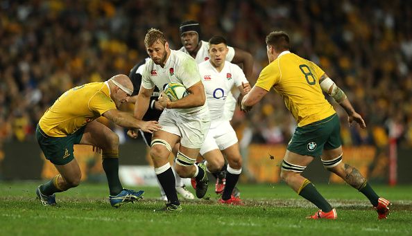 SYDNEY, AUSTRALIA - JUNE 25: Chris Robshaw of England moves past Stephen Moore (L) during the International Test match between the Australian Wallabies and England at Allianz Stadium on June 25, 2016 in Sydney, Australia. (Photo by David Rogers/Getty Images)