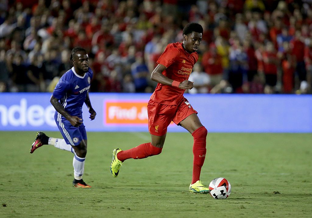 PASADENA, CA - JULY 27: Ovie Ejaria #53 of Liverpool in action against Chelsea during the 2016 International Champions Cup at Rose Bowl on July 27, 2016 in Pasadena, California. (Photo by Jeff Gross/Getty Images)