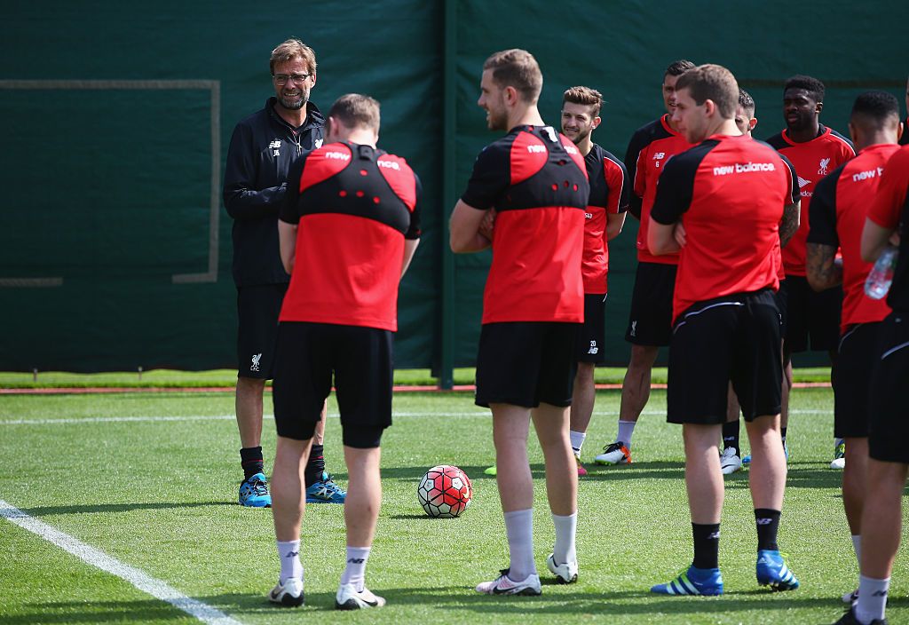 LIVERPOOL, ENGLAND - MAY 13: Jurgen Klopp, manager of Liverpool talks to his players during a training session at the Liverpool UEFA Europa League Cup Final Media Day at Melwood Training Ground on May 13, 2016 in Liverpool, England. (Photo by Alex Livesey/Getty Images)