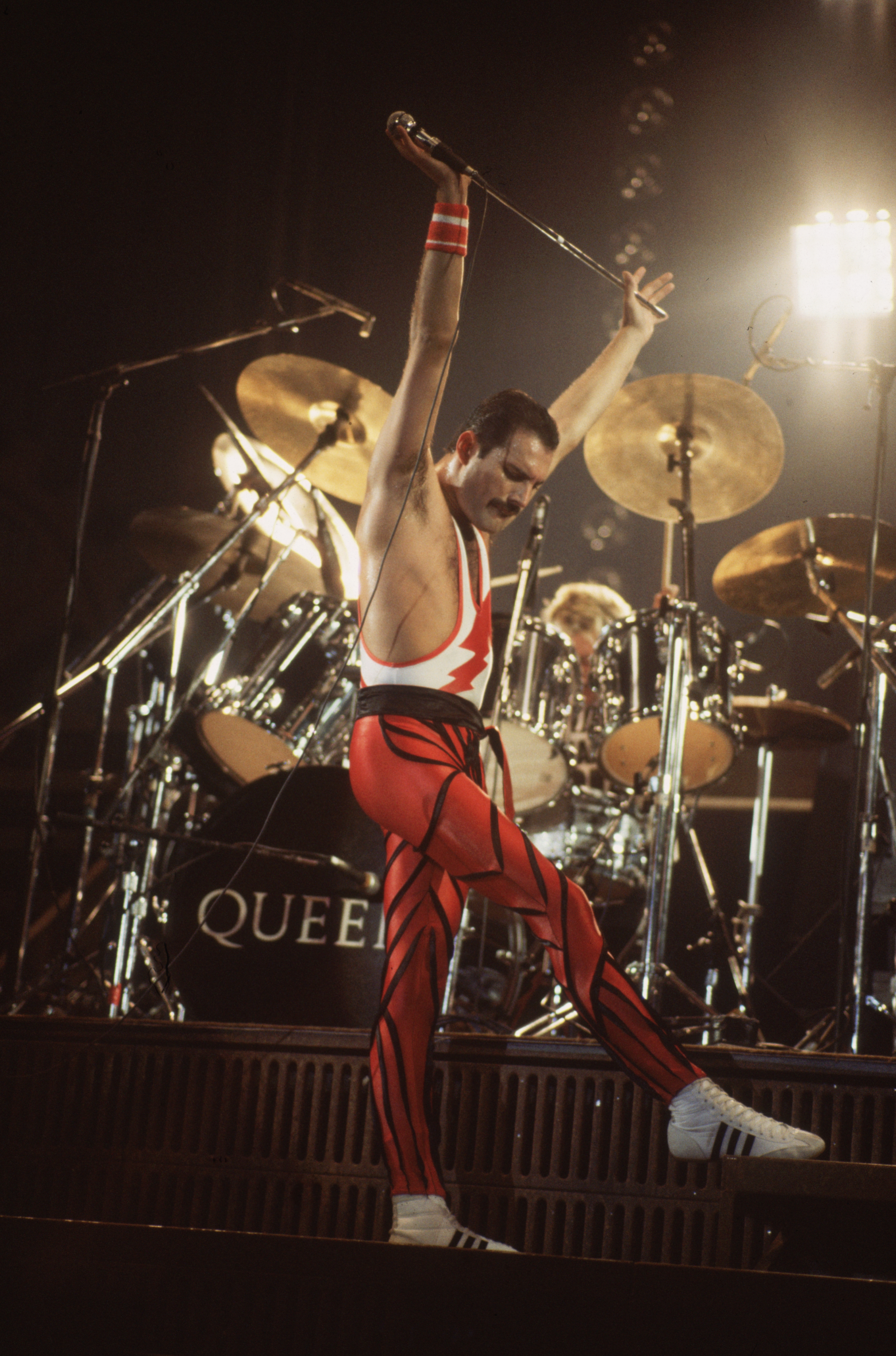 1984: Freddie Mercury (1946 - 1991), lead singer of 70s hard rock quartet Queen, in concert. (Photo by Hulton Archive/Getty Images)