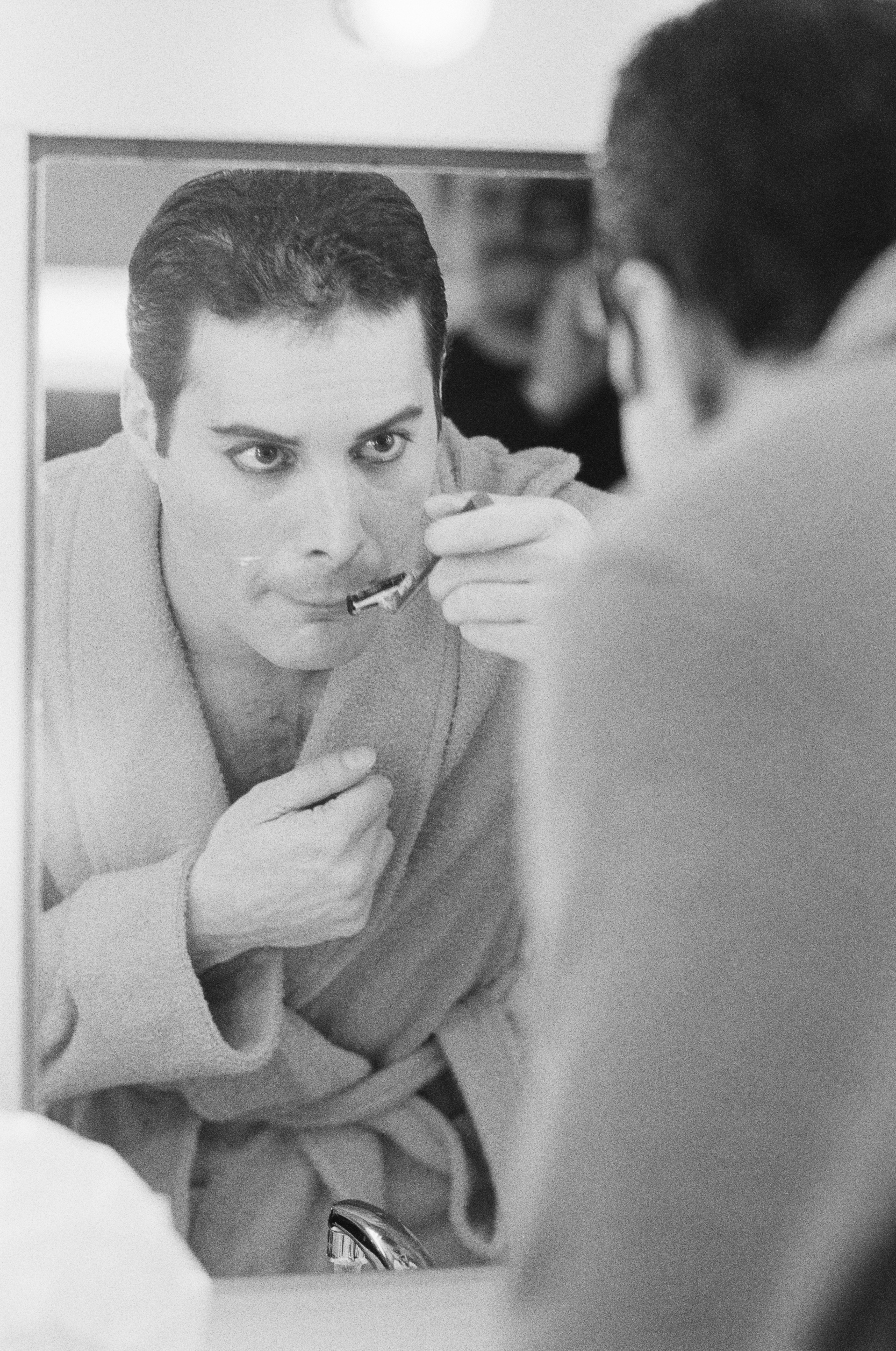 Queen frontman Freddie Mercury (1946 - 1991) shaving his moustache, 12th April 1984. (Photo by Steve Wood/Express/Getty Images)