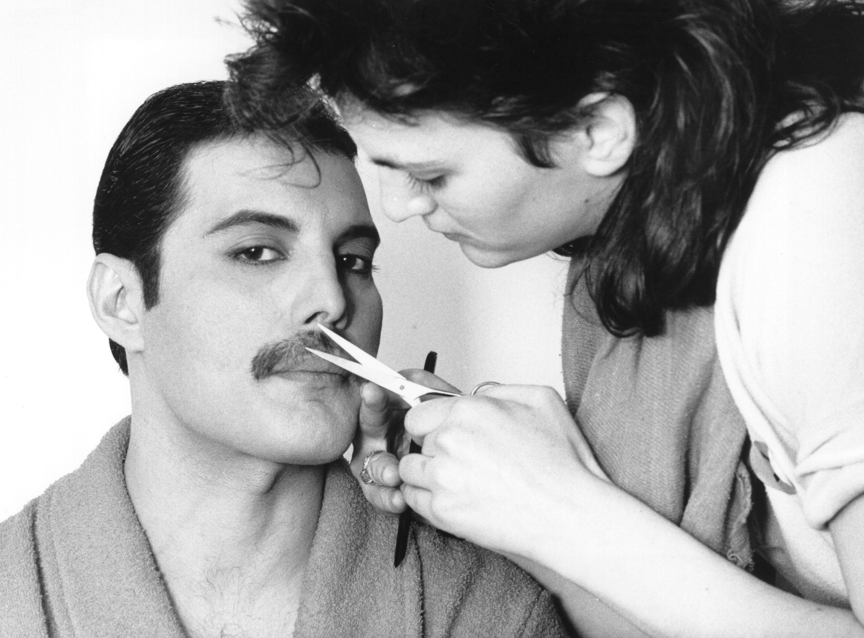 1982: Rock singer Freddie Mercury (Frederick Bulsara, 1946 - 1991), of the popular British group Queen, has his moustache groomed. (Photo by Steve Wood/Express/Getty Images)