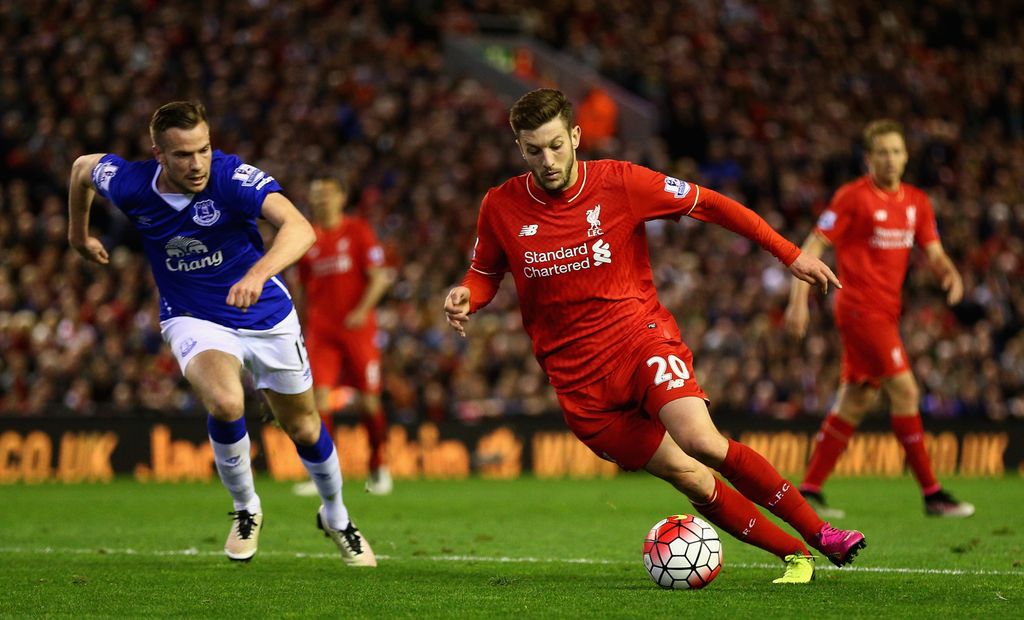 LIVERPOOL, ENGLAND - APRIL 20: Tom Cleverley of Everton closes down Adam Lallana of Liverpool during the Barclays Premier League match between Liverpool and Everton at Anfield, April 20, 2016, Liverpool, England (Photo by Clive Brunskill/Getty Images)
