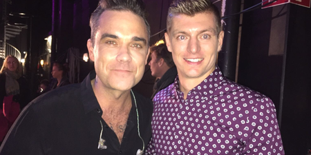 Good guy Robbie Williams delights adoring fan by stopping for photo