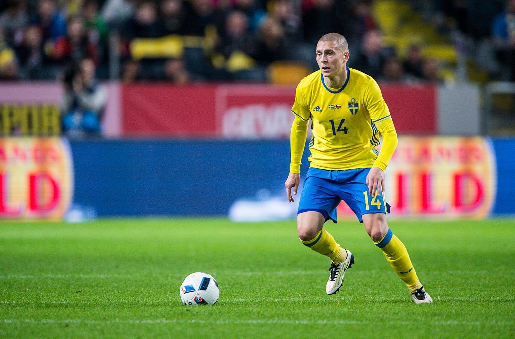SOLNA, SWEDEN - MARCH 29: Swedens Victor Nilsson Lindelof during the international friendly between Sweden and Czech Republic at Friends Arena on March 29, 2016 in Solna, Sweden. (Photo by Marcus Ericsson/Ombrello/Getty Images)