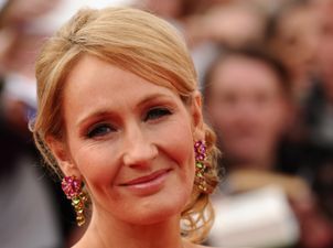 Man leaves entire PhD thesis in a taxi, JK Rowling steps in to help