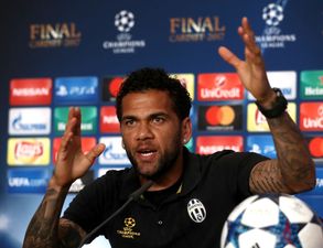 Dani Alves reveals Juve players will receive a special gift from club chairman if they win Champions League