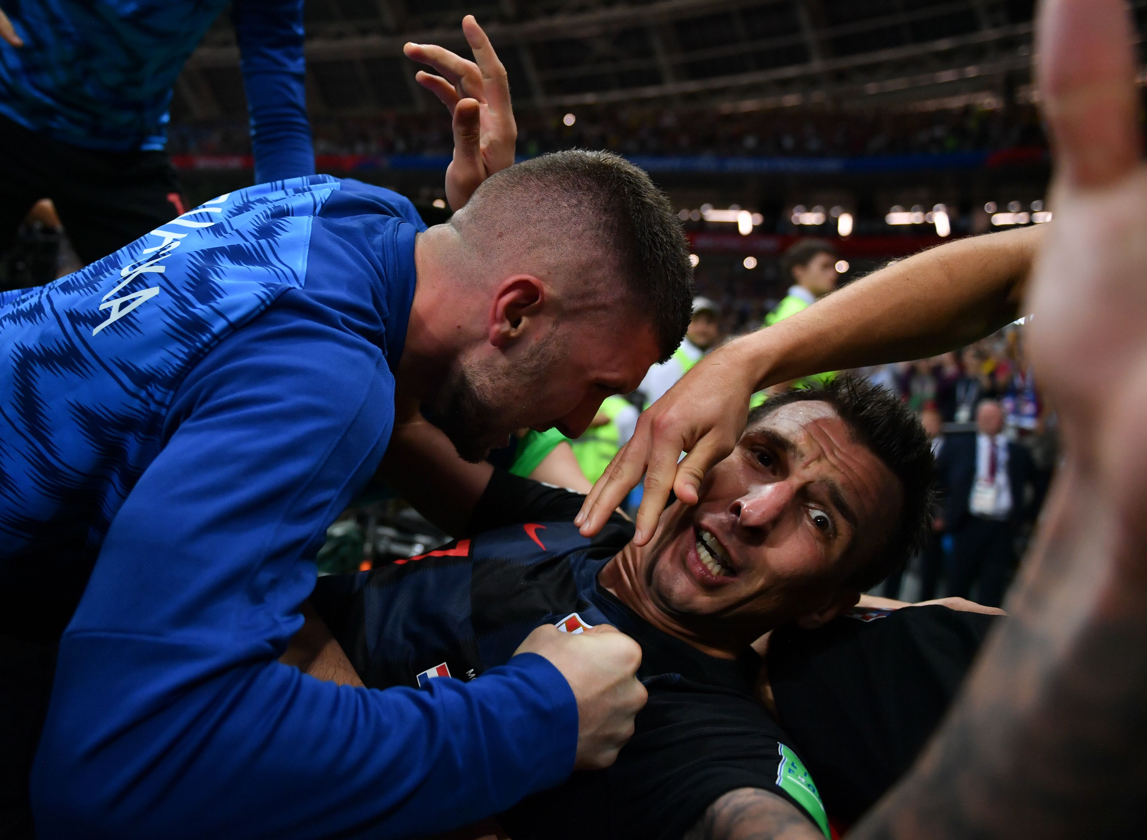 TOPSHOT - Croatia's forward Mario Mandzukic (C) celebrates with teammates after scoring his team's second goal during the Russia 2018 World Cup semi-final football match between Croatia and England at the Luzhniki Stadium in Moscow on July 11, 2018.