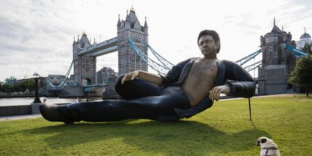 A huge statue of Jeff Goldblum has appeared by Tower Bridge