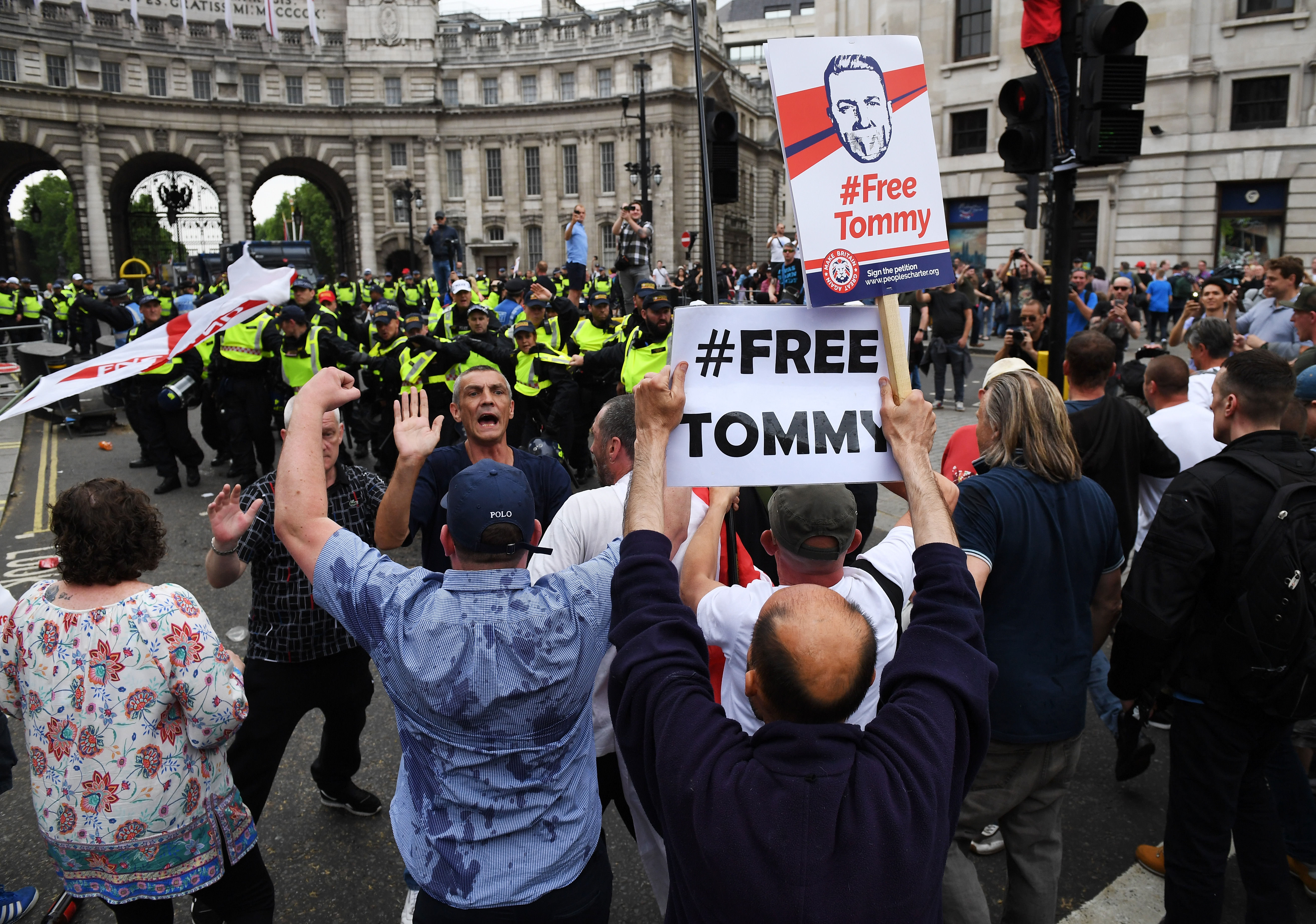 LONDON, ENGLAND - JUNE 09: Demonstrators clash with police during a 'Free Tommy Robinson' protest on Whitehall on June 9, 2018 in London, England. Protesters are calling for the release of English Defense League (EDL) leader Tommy Robinson who is serving 13 months in prison for contempt of court. (Photo by Chris J Ratcliffe/Getty Images)