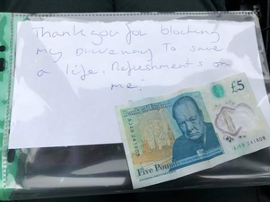 Man tips ambulance a fiver and thanks them for blocking his drive