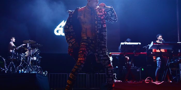 WANTAGH, NY - AUGUST 19: Machine Gun Kelly performs onstage during Day 2 of Billboard Hot 100 Festival 2018 at Northwell Health at Jones Beach Theater on August 19, 2018 in Wantagh, New York. (Photo by Theo Wargo/Getty Images for Billboard)