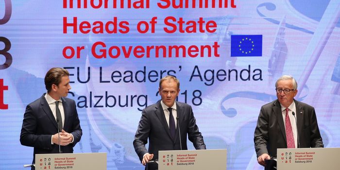 SALZBURG, AUSTRIA - SEPTEMBER 20: European Council President Donald Tusk (C) speaks to the media at the conclusion of the summit of leaders of the European Union as Austrian Chancellor Sebastian Kurz (L) and Jean-Claude Juncker, President of the European Commission, look on on September 20, 2018 in Salzburg, Austria. Tusk expressed doubt over the United Kingdom's proposal regarding its Brexit negotiations. (Photo by Sean Gallup/Getty Images)