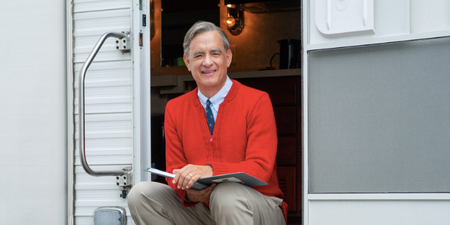 First pictures of Tom Hanks as Mister Rogers