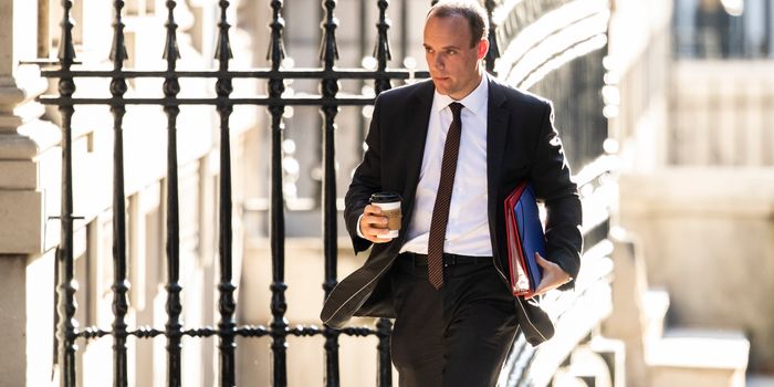 LONDON, ENGLAND - SEPTEMBER 13: Britain's Secretary of State for Exiting the European Union (Brexit Minister) Dominic Raab arrives at Downing Street on September 13, 2018 in London, England. Theresa May is holding a special cabinet meeting today in Downing Street to discuss plans in the event of a 'no-deal' Brexit. (Photo by Dan Kitwood/Getty Images)