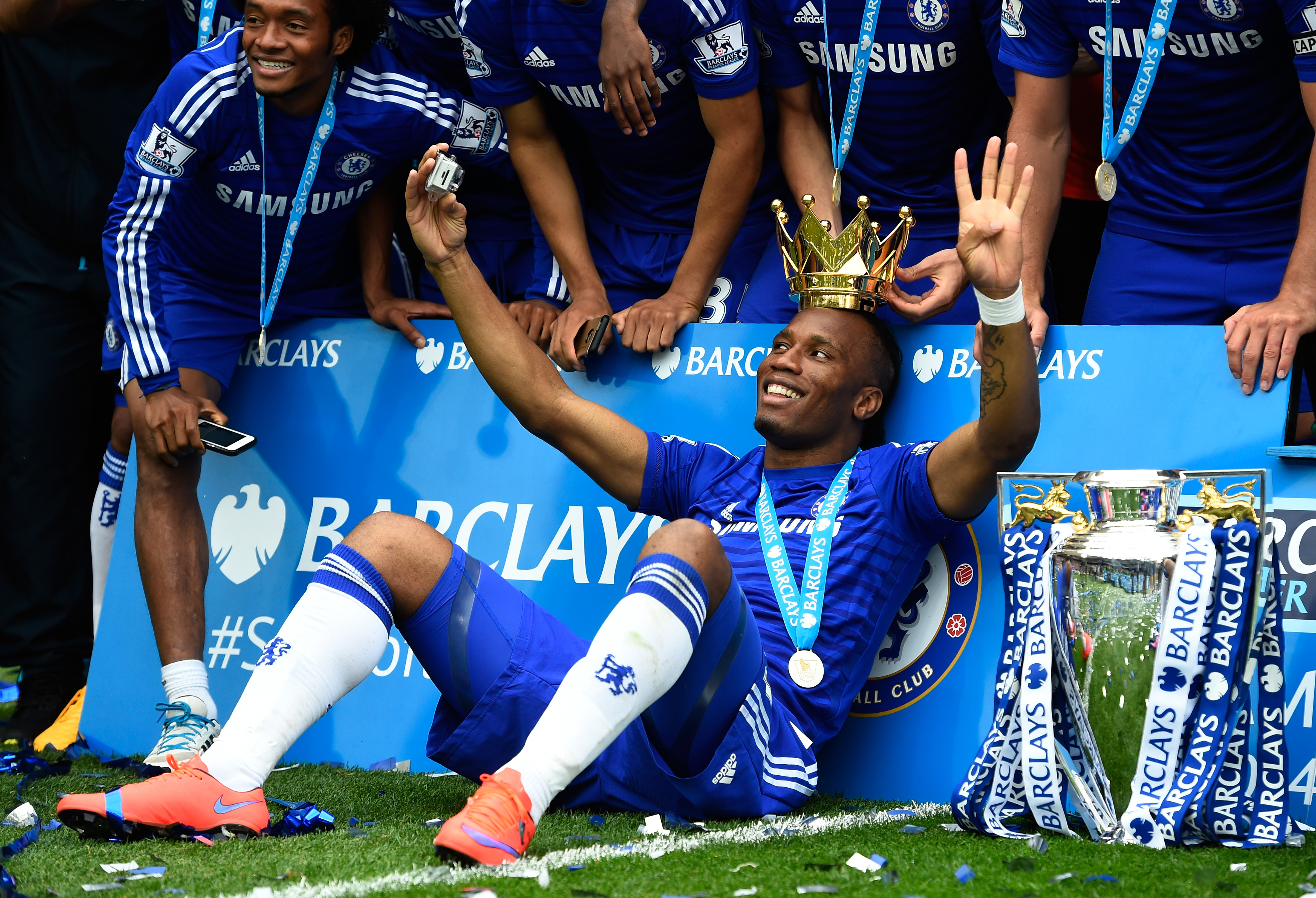 LONDON, ENGLAND - MAY 24:  Didier Drogba of Chelsea celebrates with team mates and the trophy  after the Barclays Premier League match between Chelsea and Sunderland at Stamford Bridge on May 24, 2015 in London, England. Chelsea were crowned Premier League champions.  (Photo by Mike Hewitt/Getty Images)