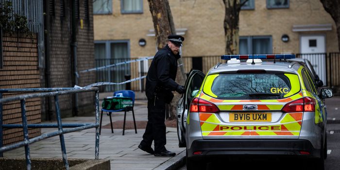 LONDON, ENGLAND - DECEMBER 19: Police on the scene outside St Stephen's Health Centre on December 19, 2018 in London, England. Metropolitan Police arrested a man near to a health centre in Tower Hamlets, East London, after three people were hospitalised with stab wounds. (Photo by Jack Taylor/Getty Images)